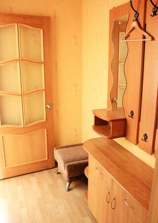 Гостиница Колыба Тверь 2-комнатный номер стандарт с 2 односпальными и 1 двуспальной кроватью (мансарда)-5