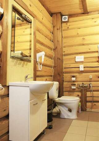 Гостиница Колыба Тверь Двухместный номер в деревянном коттедже с сауной и камином-11