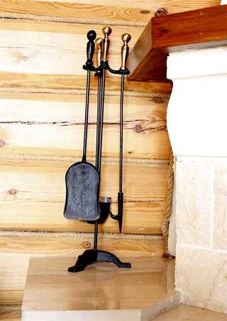 Гостиница Колыба Тверь Номер стандарт с двуспальной кроватью в деревянном коттедже с камином-5