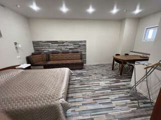 Гостиница Колыба Тверь 2-комнатный номер комфорт улучшенный с 2 двуспальными кроватями-5