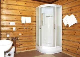 Гостиница Колыба Тверь Номер стандарт с двуспальной кроватью в деревянном коттедже с камином-7