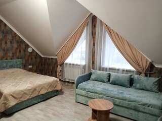 Гостиница Колыба Тверь Двухместный номер с двуспальной кроватью и дополнительной кроватью-3