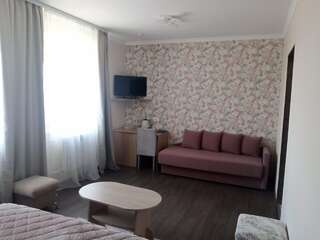 Гостиница Колыба Тверь Двухместный номер с двуспальной кроватью и дополнительной кроватью-2